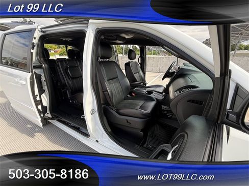Used 2017 Dodge Grand Caravan GT FWD image 17