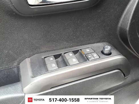 Used 2022 Toyota Tacoma TRD Off-Road AWD/4WD image 16