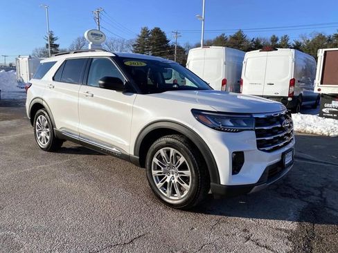 Used 2025 Ford Explorer Active w/ Active Comfort Package image 1