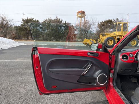 Used 2019 Volkswagen Beetle 2.0T S image 11