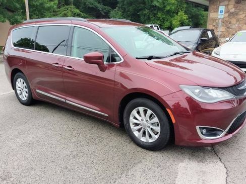 Used 2017 Chrysler Pacifica Touring-L FWD image 7