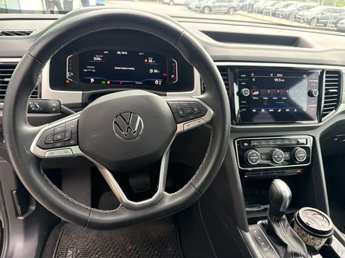 Used 2023 Volkswagen Atlas Cross Sport SE w/ Panoramic Sunroof Package FWD image 8