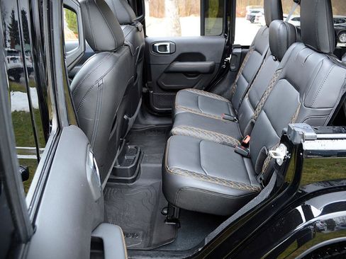 Used 2023 Jeep Wrangler Unlimited Sahara image 10