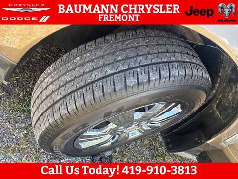 Used 2015 Cadillac SRX Luxury w/ Driver Awareness Package FWD image 28
