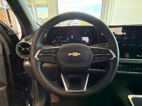 Used 2025 Chevrolet Equinox LT AWD/4WD image 16