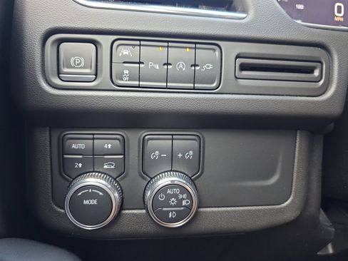 Used 2022 GMC Yukon SLT AWD/4WD image 28