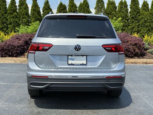 Used 2023 Volkswagen Tiguan SE FWD image 7