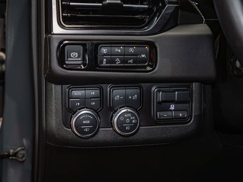Used 2025 GMC Yukon AT4 Ultimate w/ LPO, Illumination Package AWD/4WD image 17