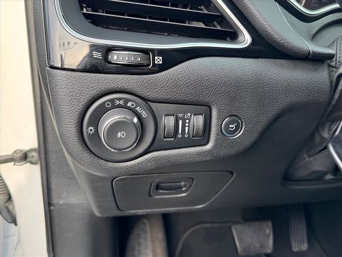 Used 2023 Jeep Cherokee Altitude Lux image 19