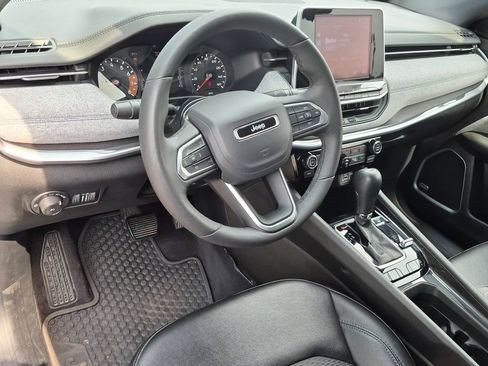 Used 2025 Jeep Compass Latitude w/ Sun & Sound Group AWD/4WD image 15