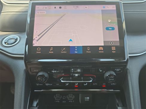 Used 2023 Jeep Grand Cherokee Limited image 14