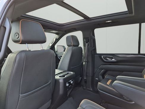 Used 2024 GMC Yukon XL AT4 w/ AT4 Premium Plus Package AWD/4WD image 19