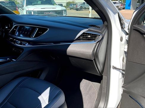 Used 2024 Buick Enclave Premium image 16