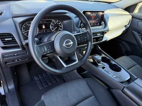 Used 2024 Nissan Rogue SV image 11