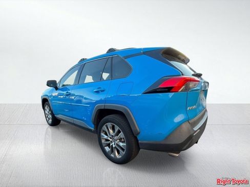 Certified 2021 Toyota RAV4 XLE Premium w/ Carpet Mat Package (TMS) FWD image 3