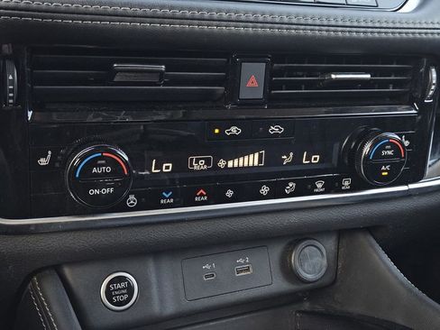 Used 2023 Nissan Rogue SL w/ SL Premium Package image 24