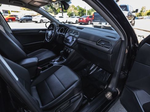 Used 2020 Volkswagen Tiguan SE AWD/4WD image 25