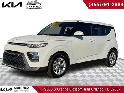 Certified 2022 Kia Soul S image 1