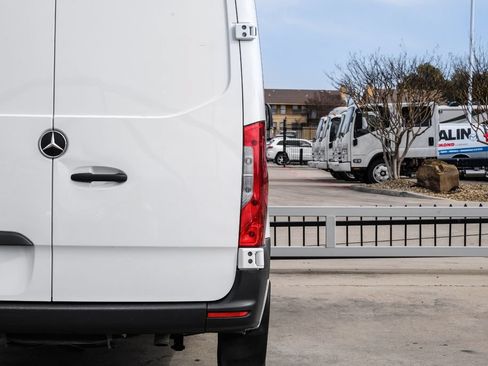 Used 2024 Mercedes-Benz Sprinter 2500 image 39