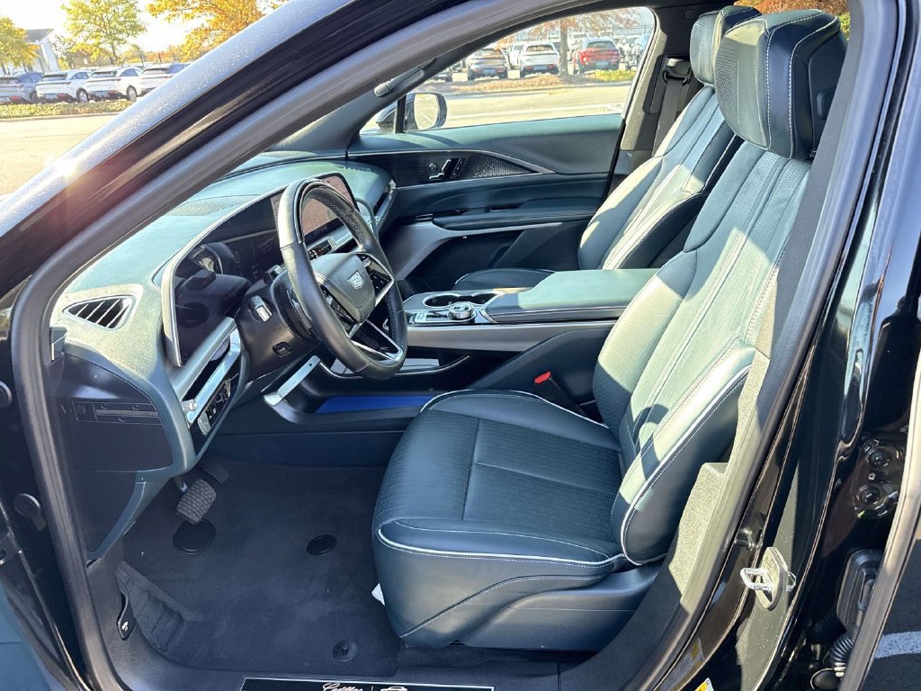 Used 2024 Cadillac Lyriq Luxury w/ Nappa Leather Package AWD/4WD image 6