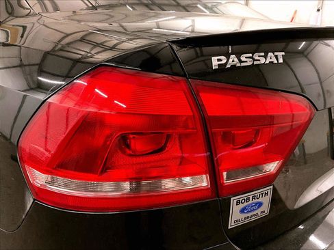 Used 2015 Volkswagen Passat 1.8T SEL Premium FWD image 28