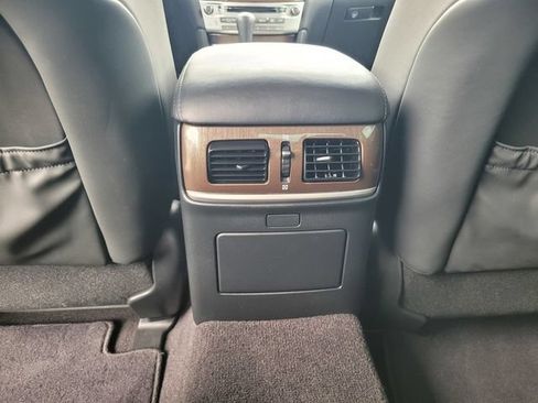 Used 2017 INFINITI Q70 L 3.7 w/ Deluxe Touring Package RWD image 15