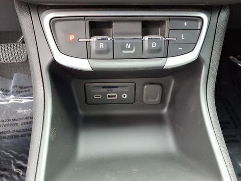 Used 2024 GMC Terrain SLT AWD/4WD image 12