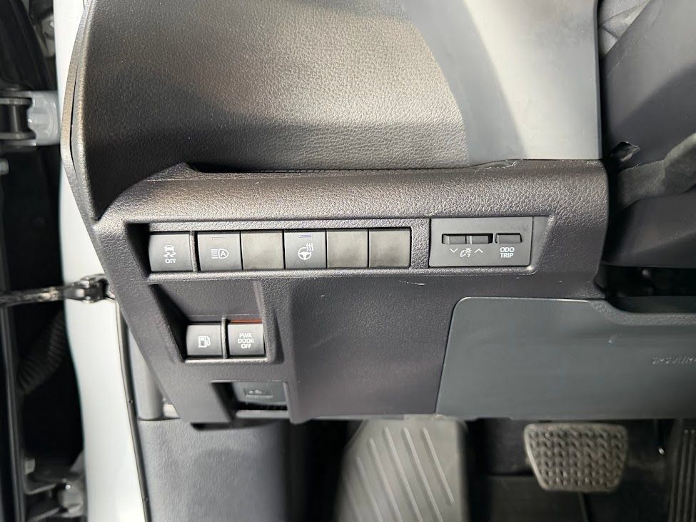 Used 2025 Toyota Sienna XSE AWD/4WD image 24