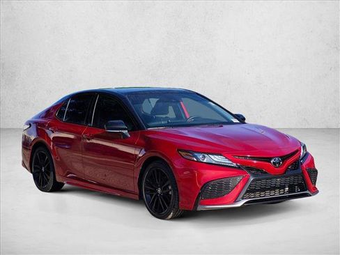 Used 2022 Toyota Camry XSE FWD image 3