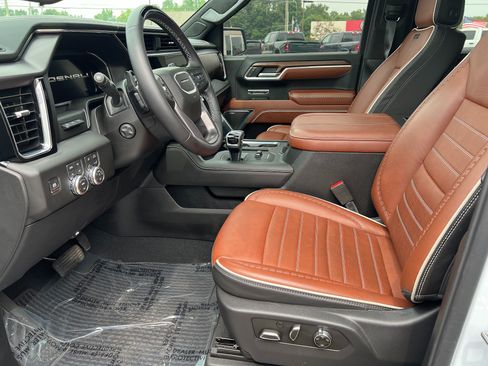 Used 2026 GMC Sierra 1500 Denali Ultimate AWD/4WD image 9