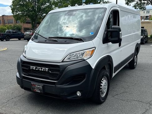 Used 2025 RAM ProMaster 2500 w/ Convenience Group FWD image 3
