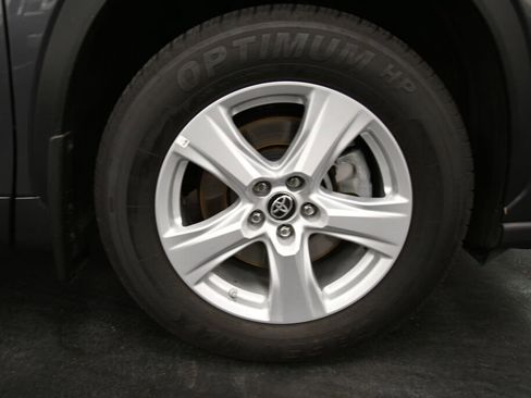 Certified 2024 Toyota Highlander LE image 31