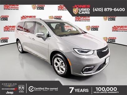 Used 2021 Chrysler Pacifica Limited w/ Uconnect Theater Family Group