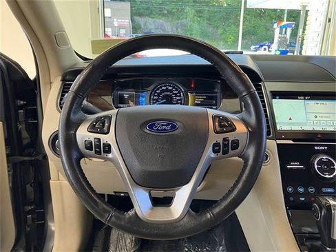 Used 2018 Ford Taurus Limited image 12