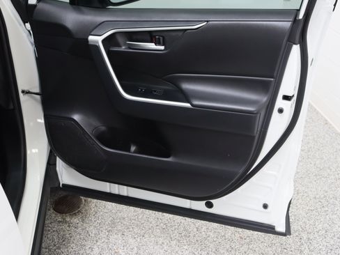 Used 2025 Toyota RAV4 XLE FWD image 35