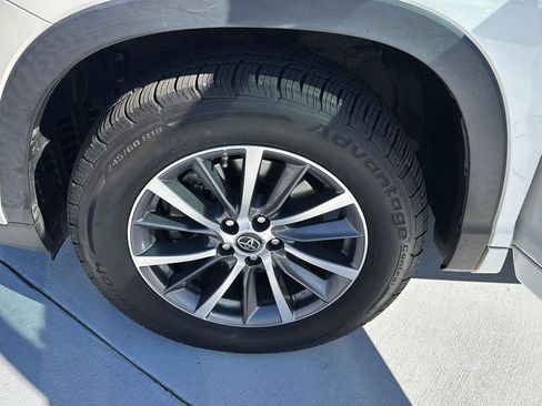 Used 2018 Toyota Highlander XLE image 33