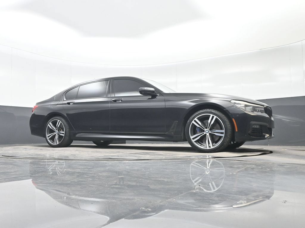 Used 2019 BMW 740i w/ M Sport Package RWD image 32