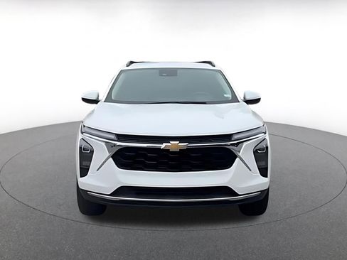 Used 2025 Chevrolet Trax LT FWD image 4