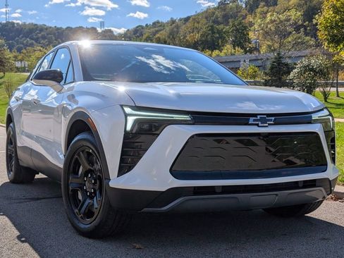 Used 2025 Chevrolet Blazer EV AWD Police image 5