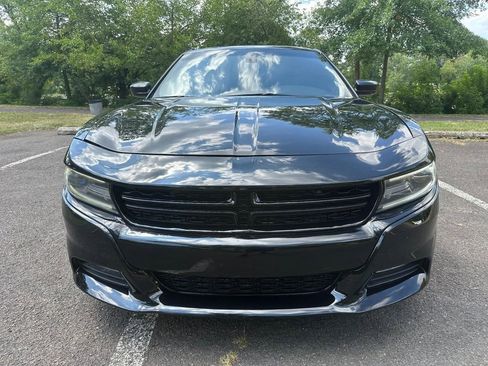 Used 2020 Dodge Charger SXT image 2