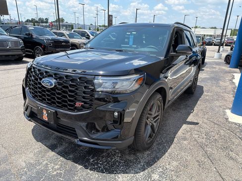 Used 2025 Ford Explorer ST w/ Sun And Sound Package AWD/4WD image 2