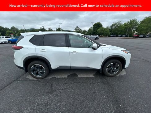 Used 2025 Nissan Rogue SV AWD/4WD image 4