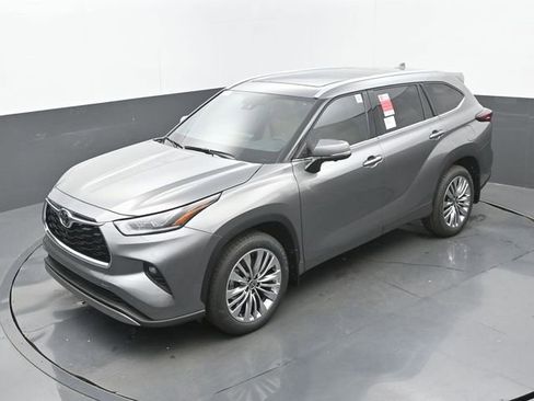 New 2026 Toyota Highlander Platinum AWD/4WD image 32