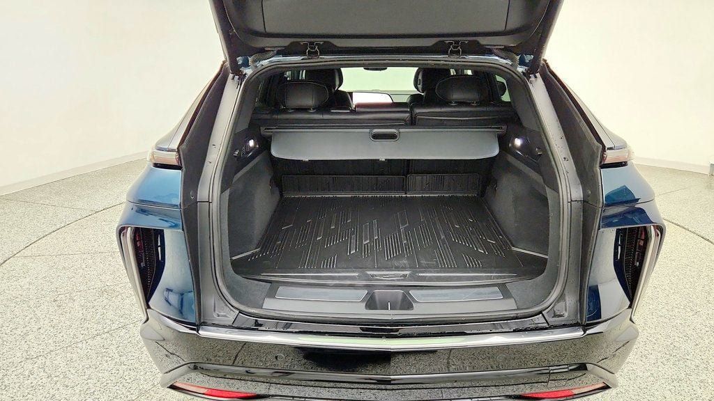 Used 2025 Cadillac Lyriq Luxury w/ LPO, Floor Liner Package AWD/4WD image 21