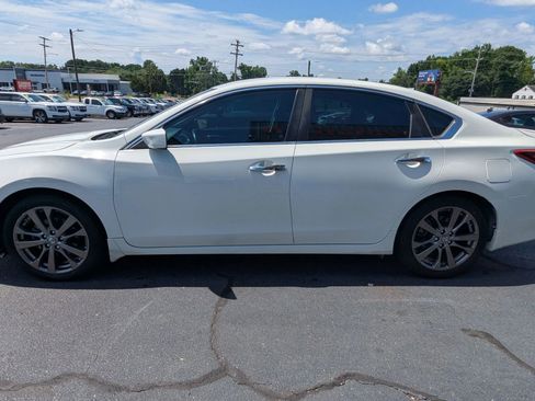 Used 2018 Nissan Altima 2.5 SR w/ SR Special Edition FWD image 4