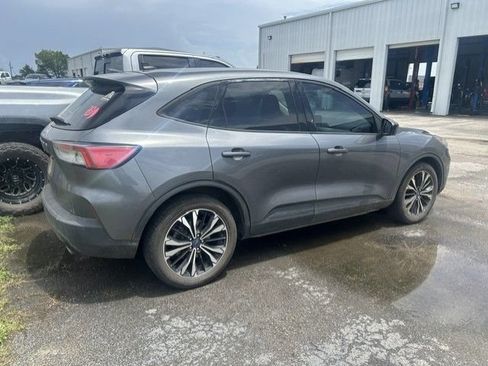 Used 2022 Ford Escape SE w/ SE Sport Appearance Package FWD image 3