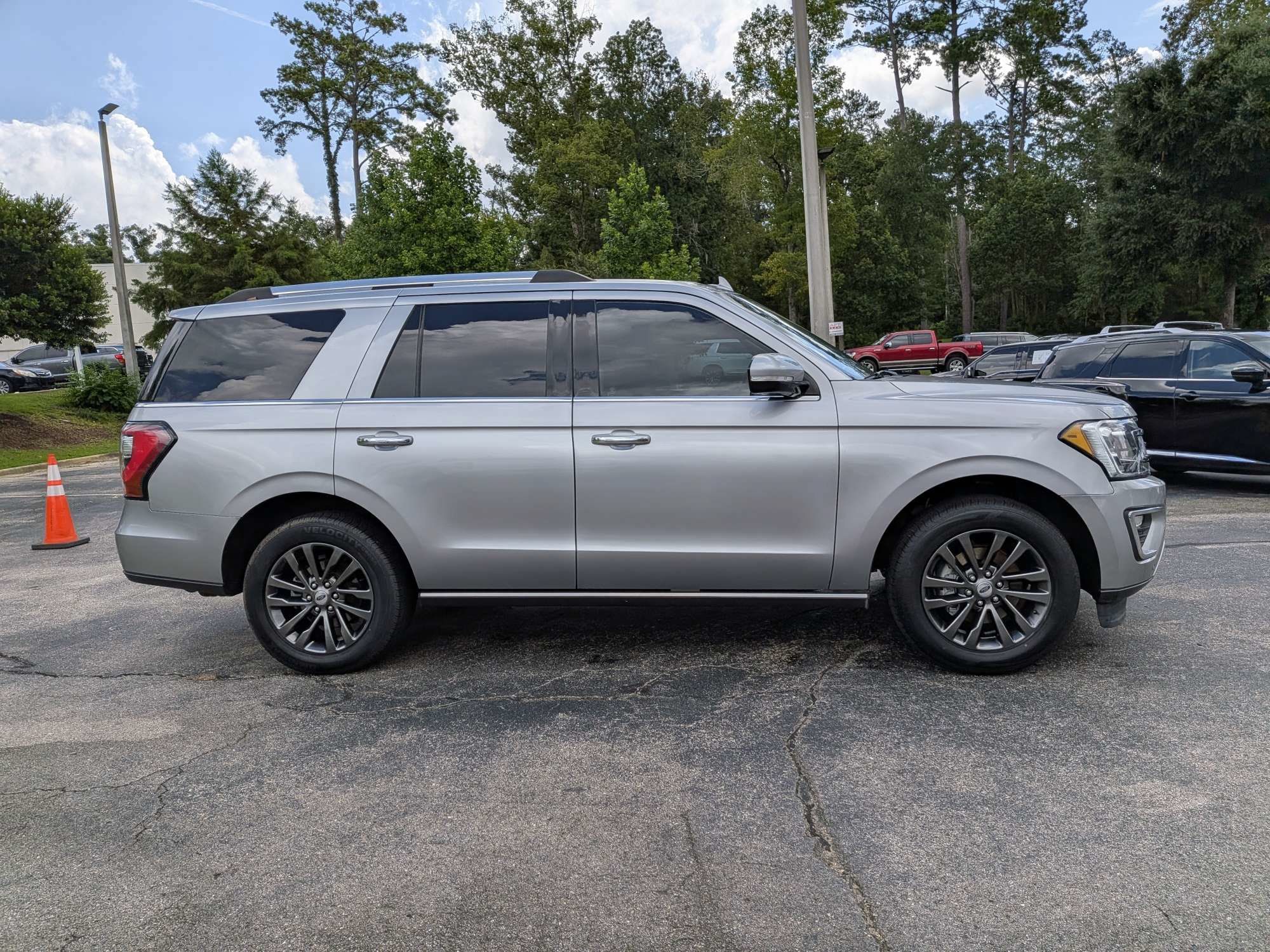 Used 2020 Ford Expedition Limited RWD image 3