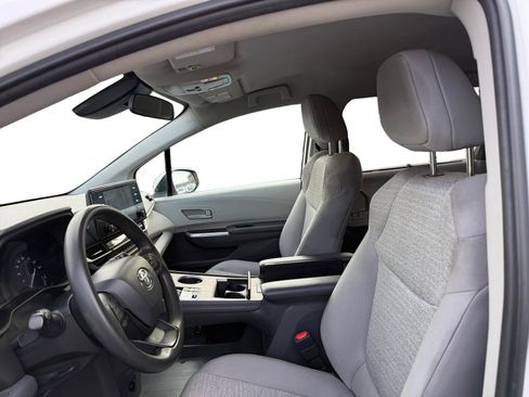 Used 2022 Toyota Sienna LE image 10