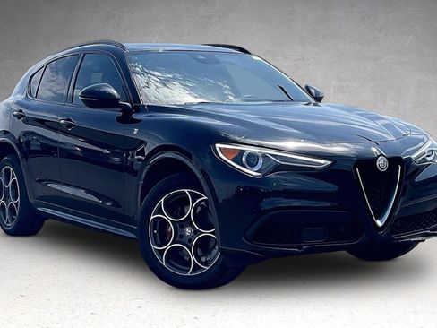 Used 2023 Alfa Romeo Stelvio Ti AWD/4WD image 2