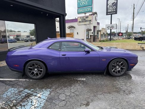 Used 2016 Dodge Challenger R/T RWD image 7